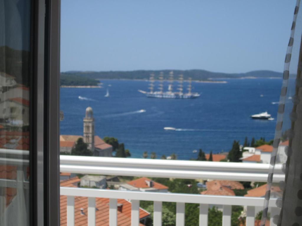 Apartments Kresic Hvar Town Exterior photo