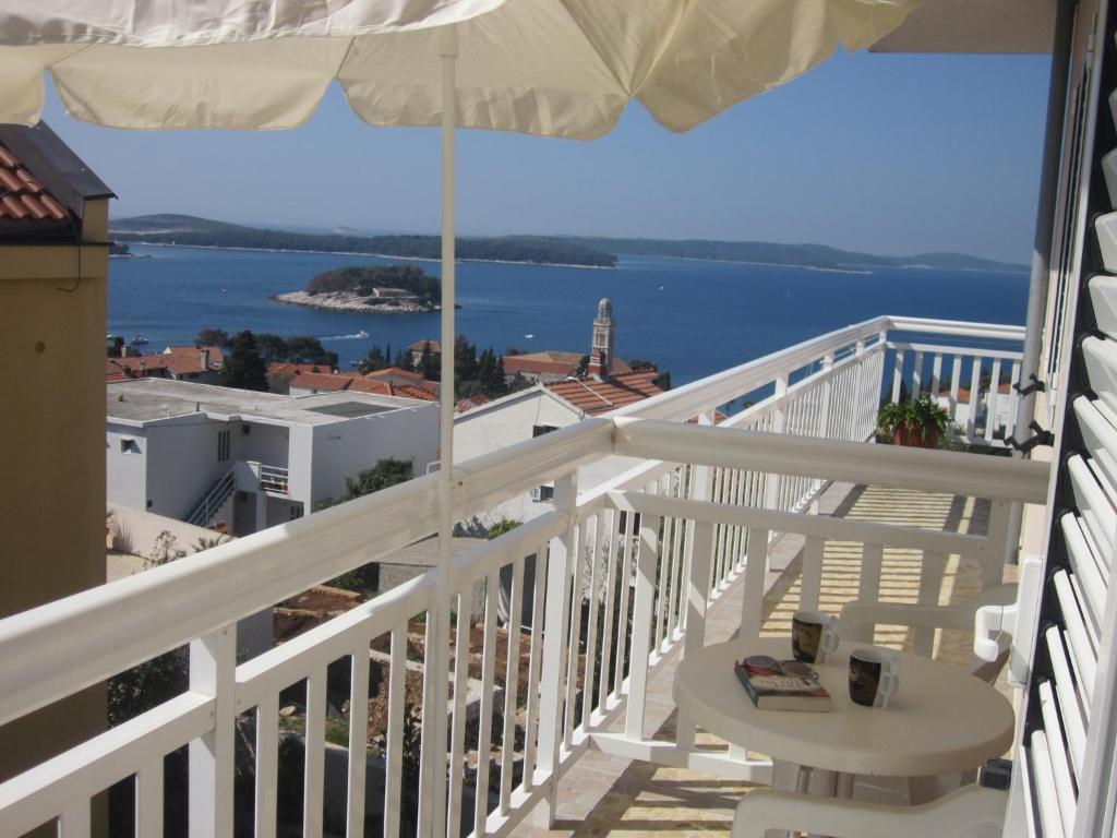 Apartments Kresic Hvar Town Room photo